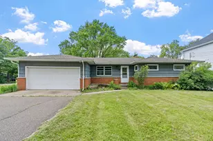 15 Pineview Ln N, Plymouth, MN 55441 - Photo 2