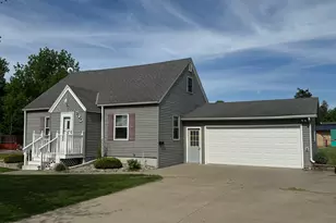 405 N 11th St, Olivia, MN 56277 - Photo 2