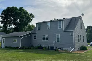 405 N 11th St, Olivia, MN 56277 - Photo 4