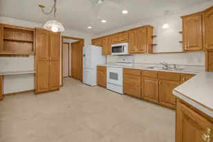 2224 Pinewood Dr, Shakopee, MN 55379 - Photo 8