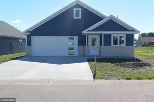 1506 Elsie Dr N, Glencoe, MN 55336 - Photo 1