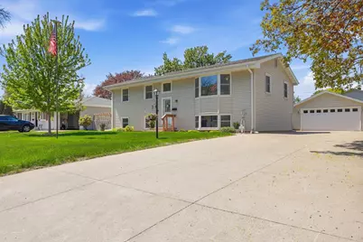 9306 Oakland Avenue S, Bloomington, MN 55420 - Photo 2
