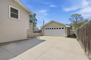 9306 Oakland Ave S, Bloomington, MN 55420 - Photo 32