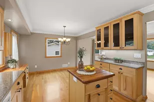 9306 Oakland Ave S, Bloomington, MN 55420 - Photo 4