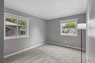 2210 Matterhorn Ln, Saint Paul, MN 55119 - Photo 14
