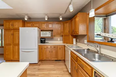 8006 Upton Avenue S, Bloomington, MN 55431 - Photo 10