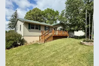 810 Sunrise Boulevard, Redwood Falls, MN 56283 - Photo 2