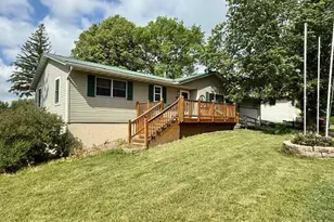 810 Sunrise Blvd, Redwood Falls, MN 56283 - Photo 2