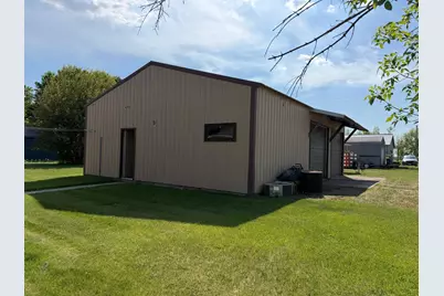 405 S 3rd Street, Oakes, ND 58474 - Photo 2