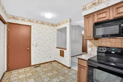 7055 Robinwood Trail, Woodbury, MN 55125 - Photo 8