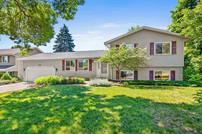 6321 Edgemont Circle N, Brooklyn Park, MN 55428 - Photo 2