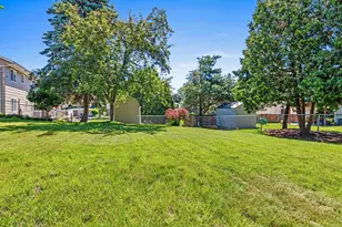 6321 Edgemont Cir N, Brooklyn Park, MN 55428 - Photo 10