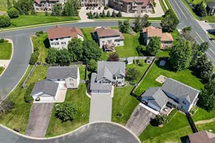 2727 Viola Ct, Shakopee, MN 55379 - Photo 2