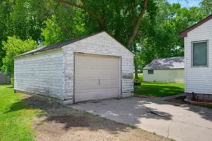 604 Kandiyohi Ave, Prinsburg, MN 56281 - Photo 14