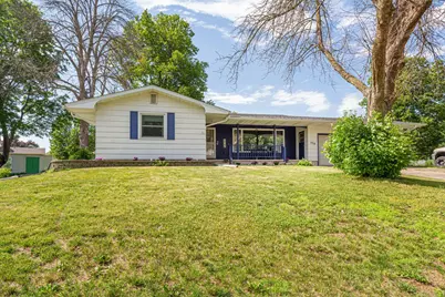 1516 Wellington Crescent, Faribault, MN 55021 - Photo 2