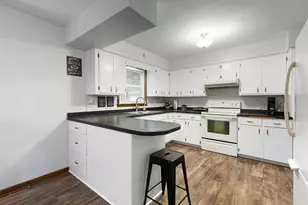 1516 Wellington Crescent, Faribault, MN 55021 - Photo 6