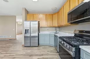 9980 Wildflower Dr, Eden Prairie, MN 55347 - Photo 10