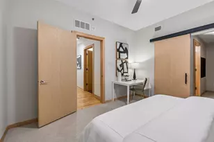 215 10th Ave S, Minneapolis, MN 55415 - Photo 32