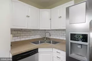 1868 Hawthorne Ave E, Saint Paul, MN 55119 - Photo 14