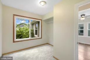 1868 Hawthorne Ave E, Saint Paul, MN 55119 - Photo 8