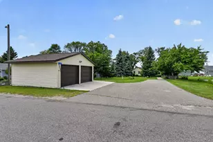 1103 S Darling Dr NW, Alexandria, MN 56308 - Photo 2