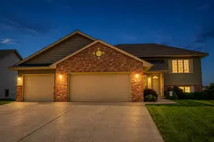 1324 Augusta Dr, Mankato, MN 56001 - Photo 2