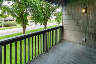 2800 Hamline Ave N, Roseville, MN 55113 - Photo 2