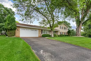 174 Spring Valley Dr, Bloomington, MN 55420 - Photo 2