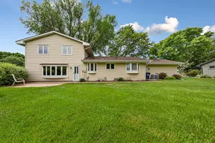 174 Spring Valley Dr, Bloomington, MN 55420 - Photo 32