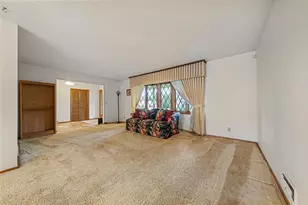 174 Spring Valley Dr, Bloomington, MN 55420 - Photo 6