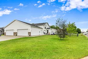816 Woodbridge Cir, Dilworth, MN 56529 - Photo 2