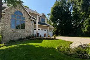 13985 42nd Ave N, Plymouth, MN 55446 - Photo 2