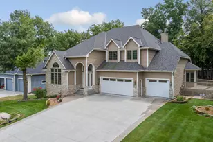 13985 42nd Ave N, Plymouth, MN 55446 - Photo 2