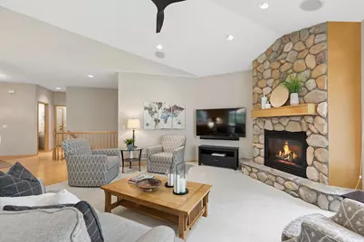 18205 39th Avenue N, Plymouth, MN 55446 - Photo 4
