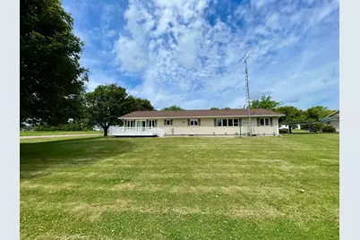 212 Eastern Avenue S, Comfrey, MN 56019 - Photo 2