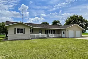 212 Eastern Ave S, Comfrey, MN 56019 - Photo 1