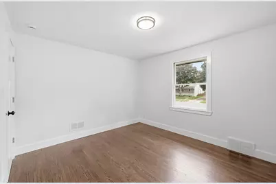 121 Frost Street W, South Saint Paul, MN 55075 - Photo 24