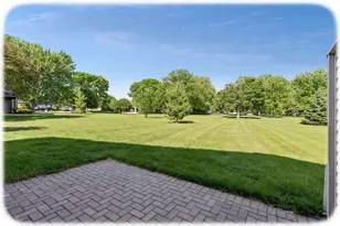 9558 Kingsview Ln N, Maple Grove, MN 55369 - Photo 16