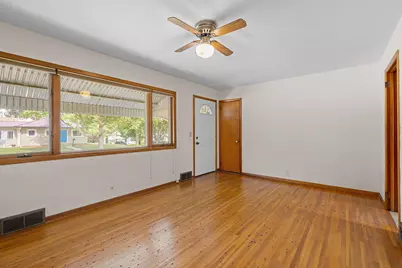 227 5th Avenue NE, Faribault, MN 55021 - Photo 4