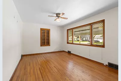 227 5th Avenue NE, Faribault, MN 55021 - Photo 2
