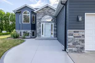 8018 Aquarius Dr, Fargo, ND 58104 - Photo 4