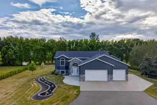 8018 Aquarius Dr, Fargo, ND 58104 - Photo 6