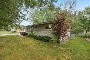 10121 96th Pl N, Maple Grove, MN 55369 - Photo 2
