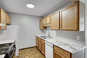 1601 N Innsbruck Dr, Fridley, MN 55432 - Photo 8