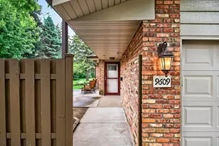 9609 Lonsdale Cir, Minnetonka, MN 55305 - Photo 2