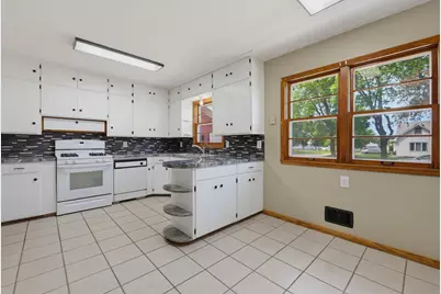 821 Ash Avenue, Bird Island, MN 55310 - Photo 6
