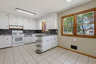 821 Ash Ave, Bird Island, MN 55310 - Photo 6