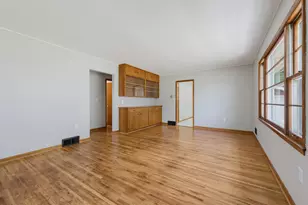 821 Ash Ave, Bird Island, MN 55310 - Photo 4