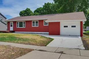 821 Ash Ave, Bird Island, MN 55310 - Photo 20