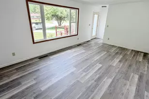 106 Circle Dr, Thief River Falls, MN 56701 - Photo 8